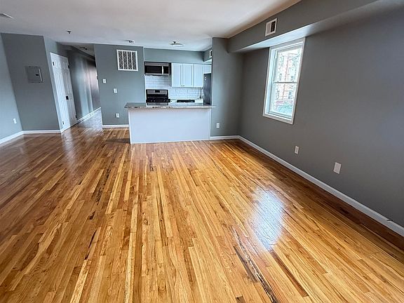 5th image of 701 22nd St APT 3B