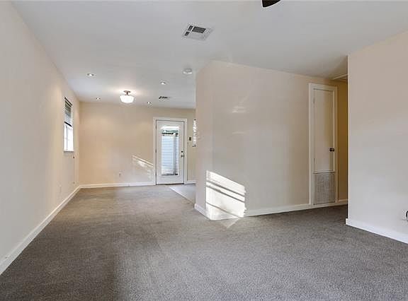 3rd image of 402 Elmeer Ave