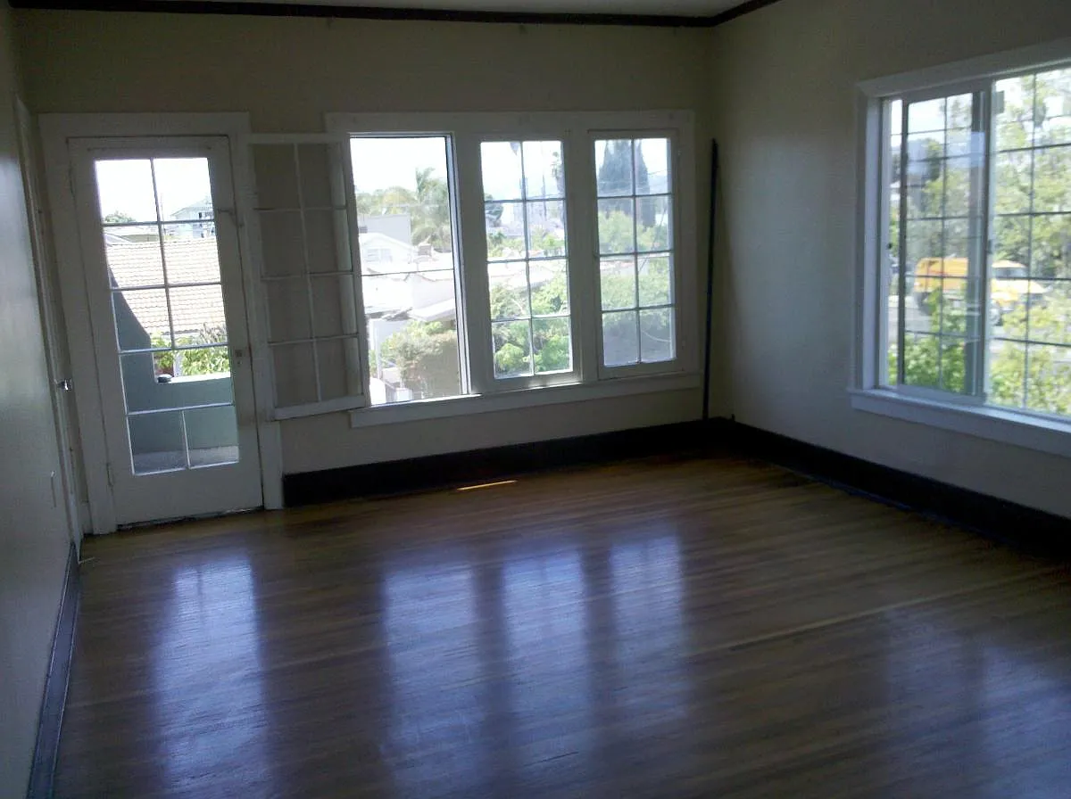 Living Room - 554 N Harvard Blvd #554