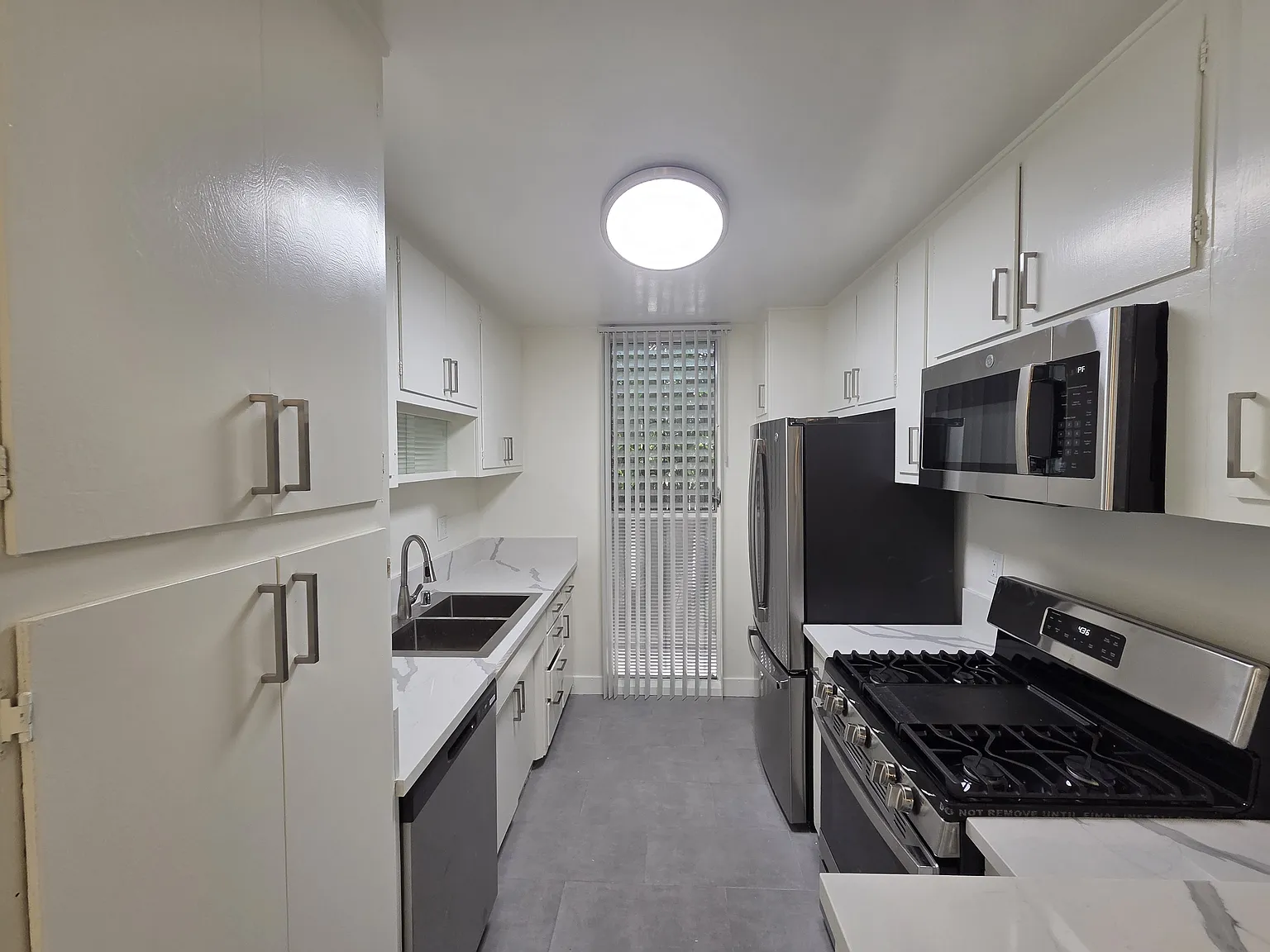 2 bed, 1100 sqft, $3,295 — Photo 1