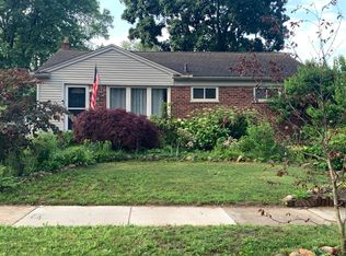 30207 Westfield St, Livonia, MI 48150