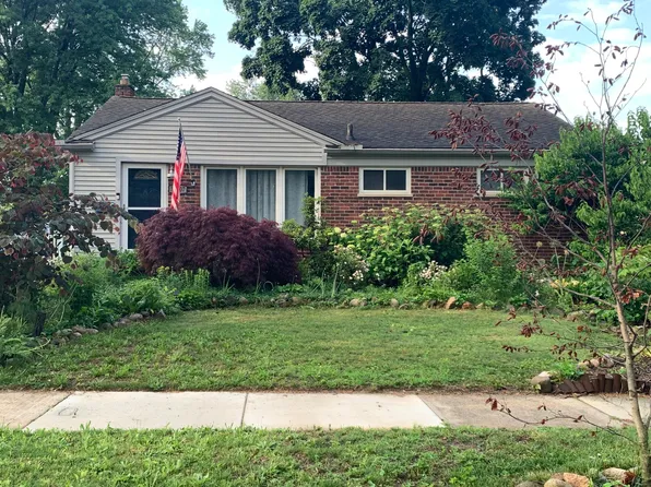 30207 Westfield St, Livonia, MI 48150