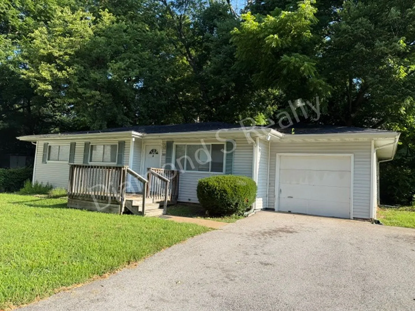Charming 3-Bedroom in Southeast Springfield Location! — Photo 4