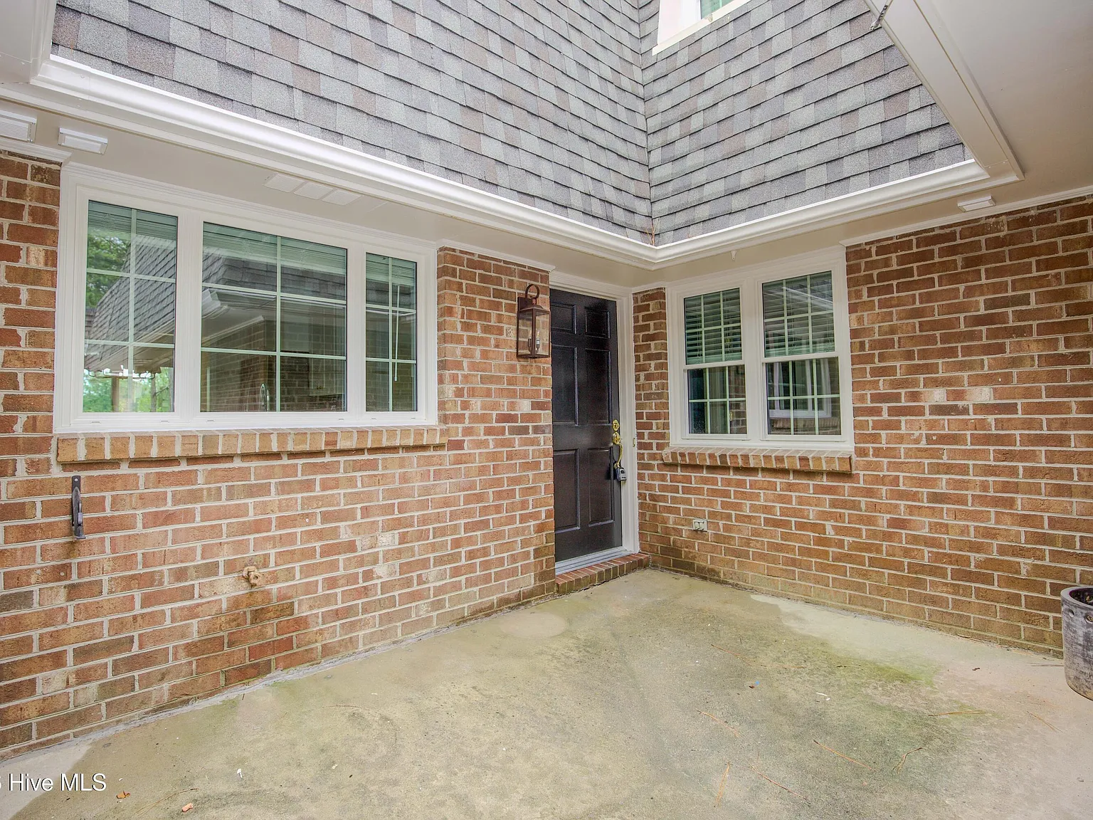 4 bed, 3.5 bath, 2880 sqft, $2,800 — Photo 2
