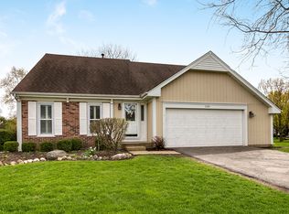 3205 Blackhawk Trl, St Charles, IL