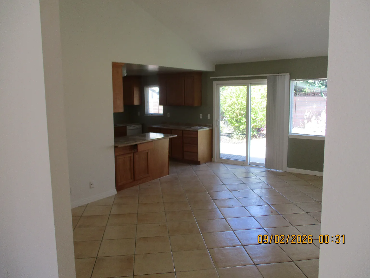 4 bed, 1717 sqft, $3,895 — Photo 3