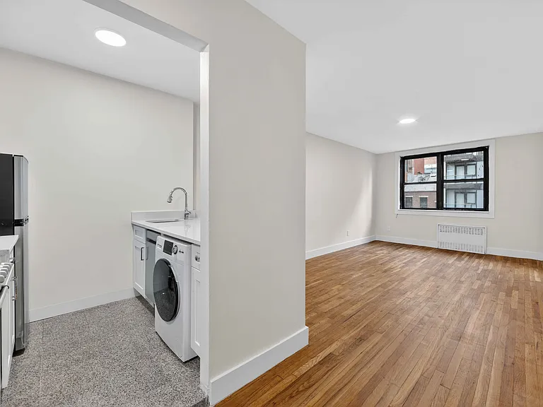 329 W 14th St #D3 — Photo 3