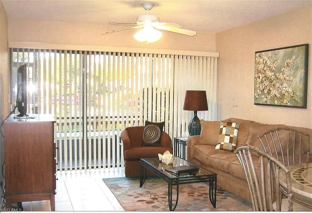 2 bed, 2.0 bath, 800 sqft, $5,200 — Photo 2