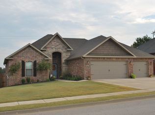 203 Pebble Beach Dr, Cave Springs, AR 72718