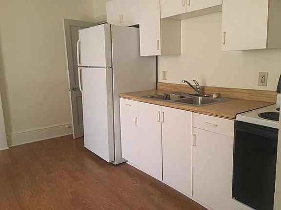 3rd image of 17 S Carlisle St #1