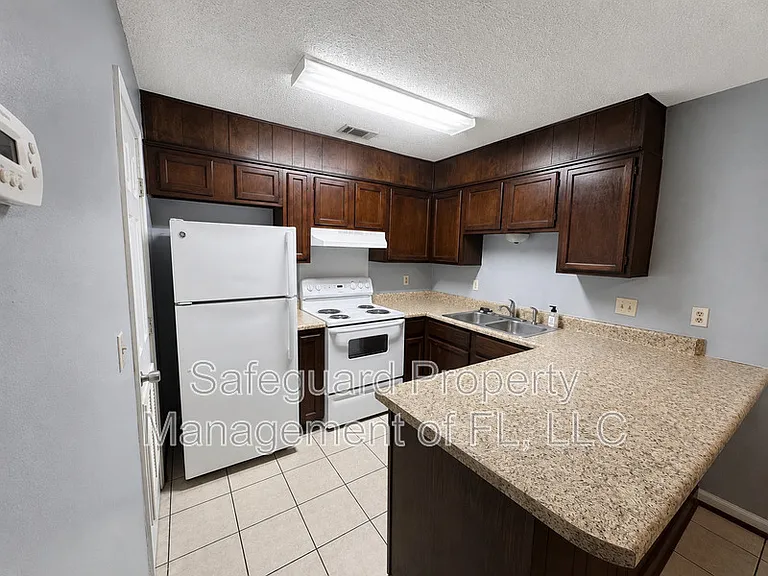 6398 W Fairfield Dr #C — Photo 4