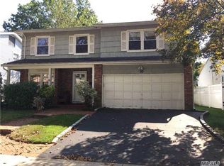 10 Angler Ln, Port Washington, NY 11050