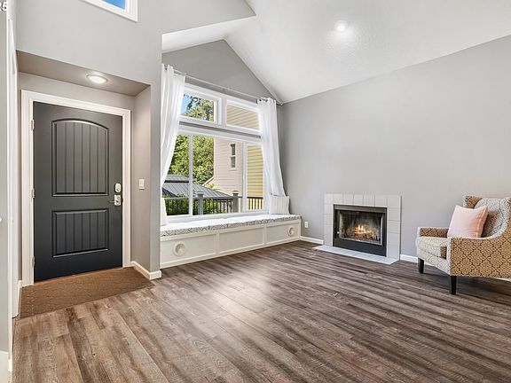 3rd image of 2418 SW Nebraska St