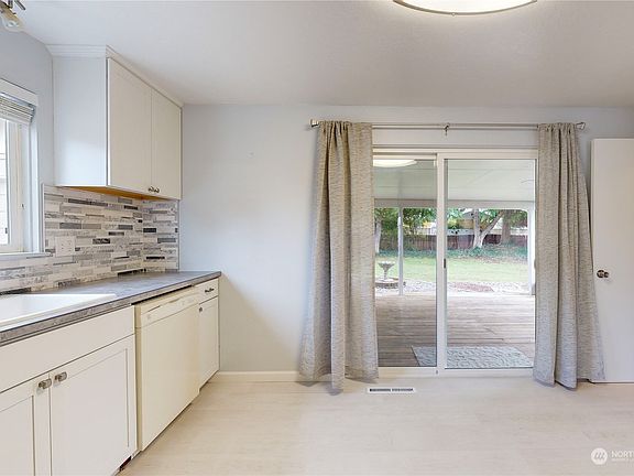 5th image of 908 Martin Drive