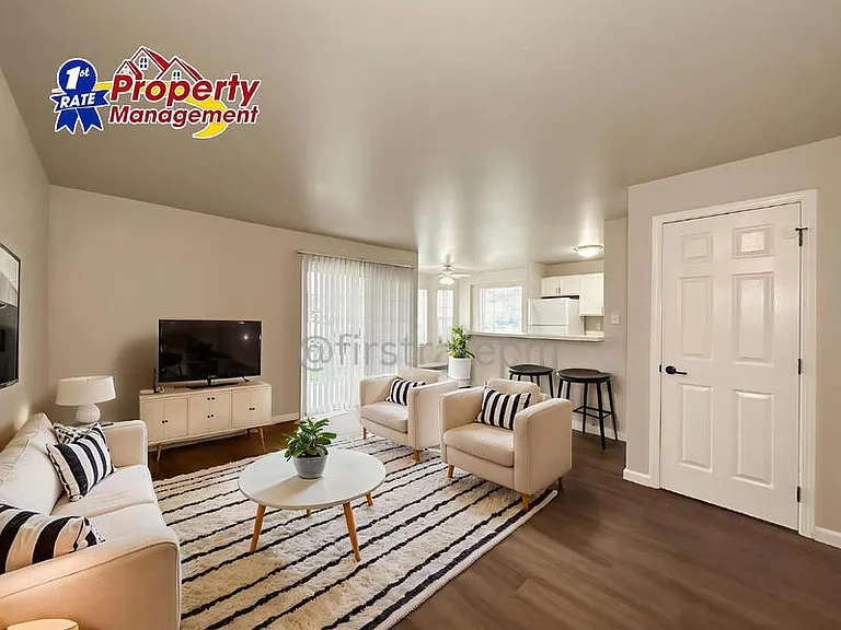 10022 W Garverdale Ln #102 — Photo 2