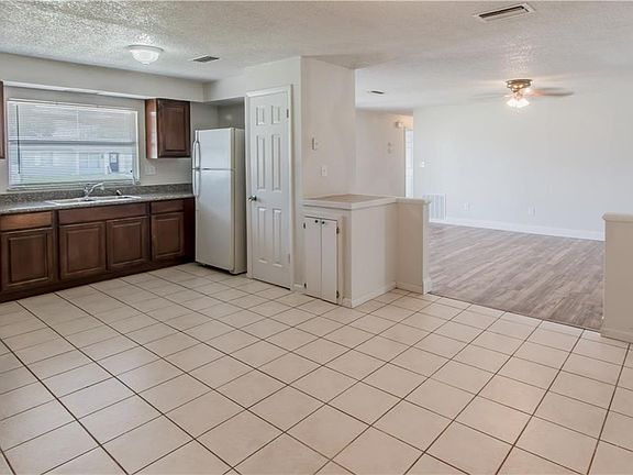 5th image of 2639 Beal St