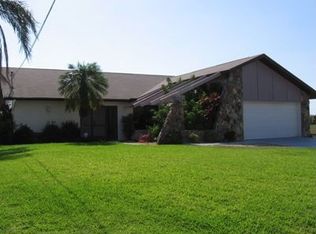 702 SE 44th St, Cape Coral, FL 33904