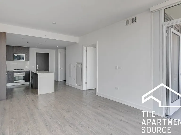 204 W Hill St — Photo 4