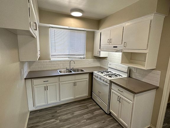 4th image of 13741 Oxnard St APT 31