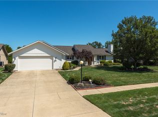 8961 Longbrook Dr, North Ridgeville, OH 44039