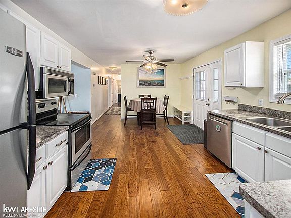 4th image of 23058 Crossley Ave