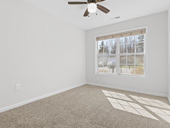 5th image of 2150 Giles Dr SE