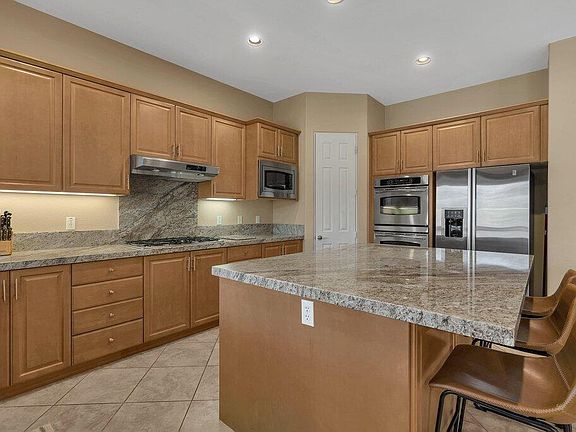 3rd image of 49925 Patti Ct