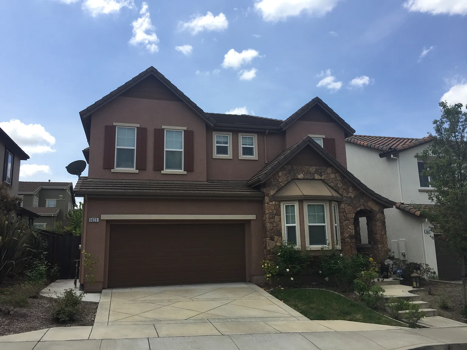 5029 Queensbury Way photo 1