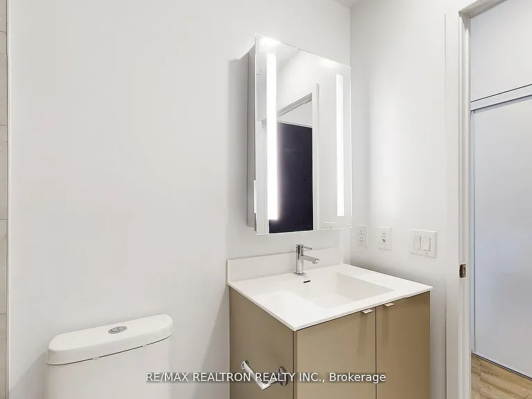 500 Dupont St #301 — Photo 39