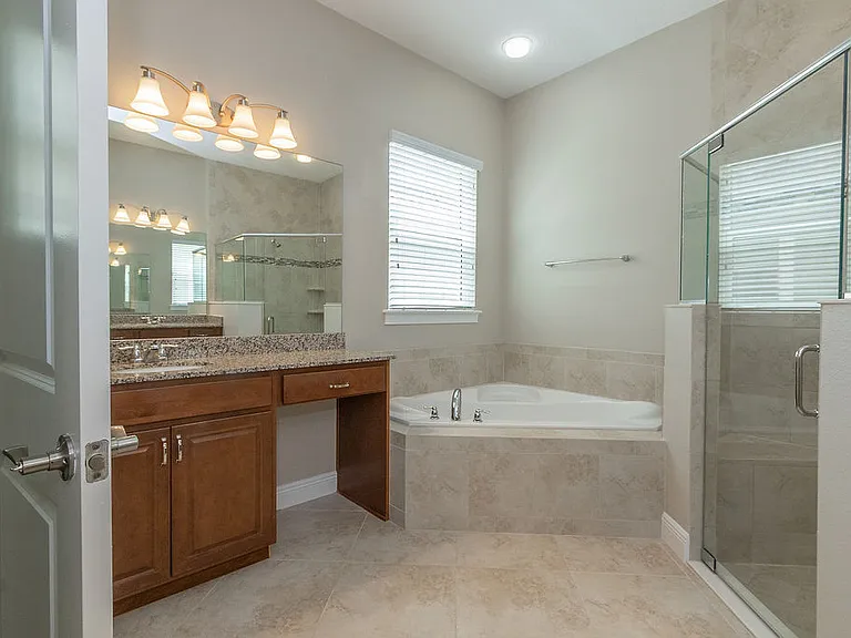 906 Victoria Hills Dr S — Photo 3