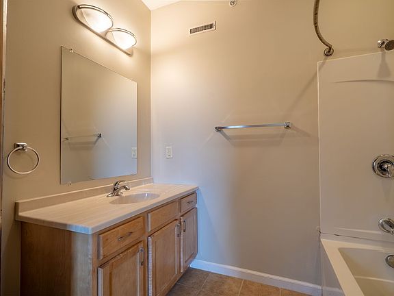 5th image of 346 Connecticut St #304