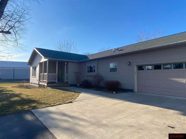 914 E 4th St, Winthrop, MN 55396