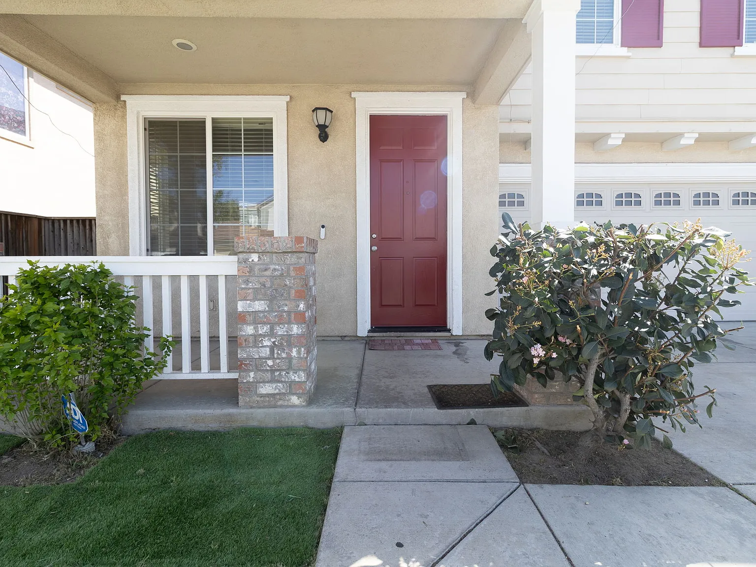 4 bed, 2.5 bath, 2301 sqft, $2,995 — Photo 2