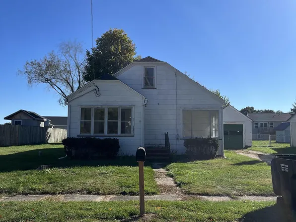 2421 Pearl St, Shelbyville, MI 49344