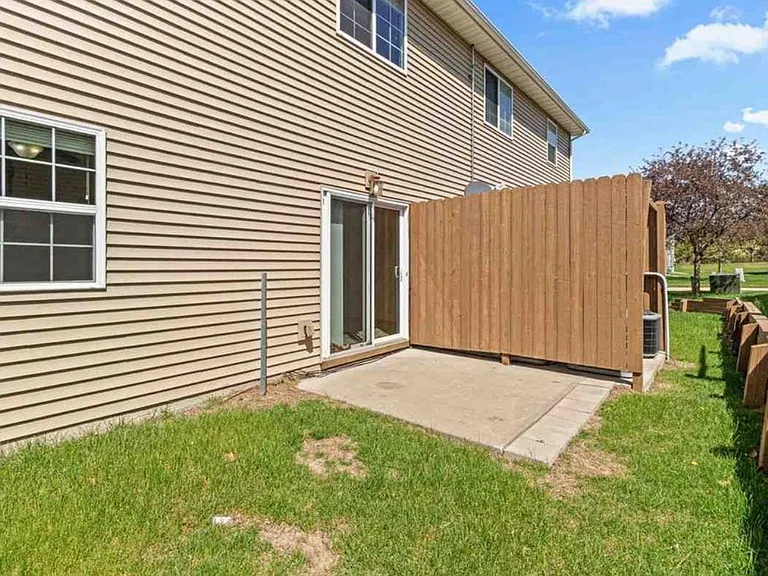 1659 Burr Dr — Photo 2