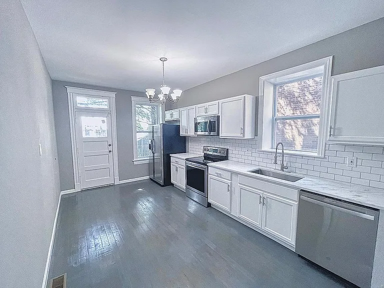 4219 Dewey Ave #A — Photo 9