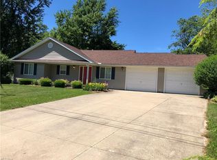 1933 Deerfield Dr, Ashtabula, OH 44004