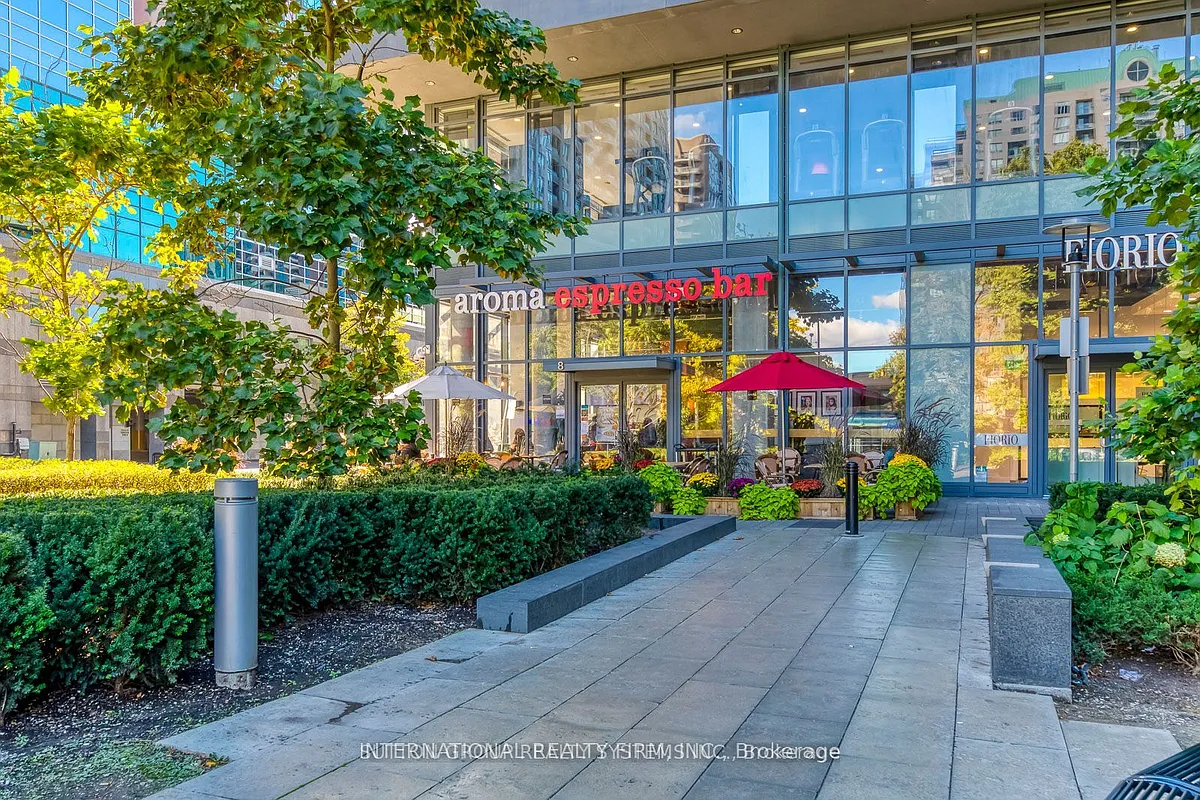 Building Photo - 5162 Yonge St #1811