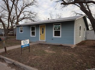 433 W Adams St, Pleasanton, TX 78064