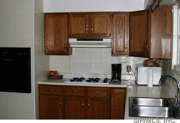 4th image of 19 Meadowlark Ct