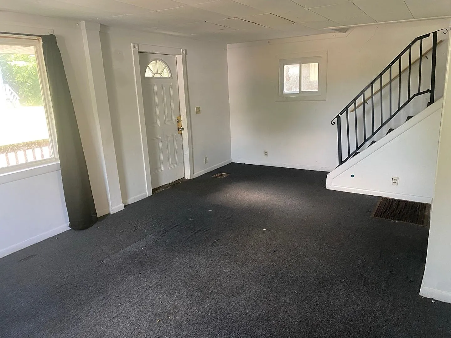 Spacious 2-Bedroom Home for Lease in Akron — Photo 4