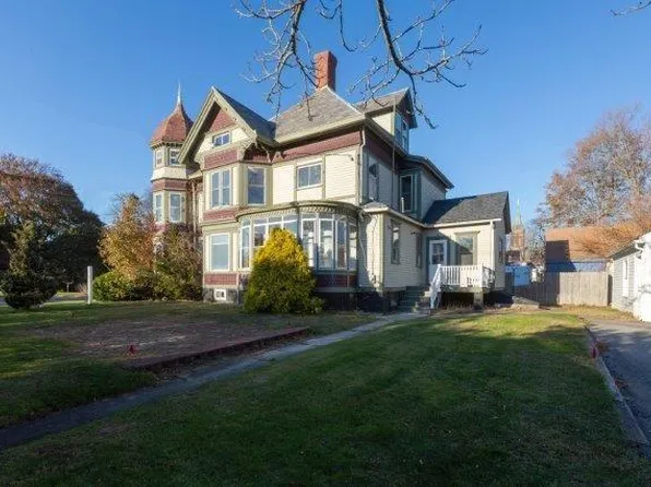 474 S Main St, Woonsocket, RI 02895