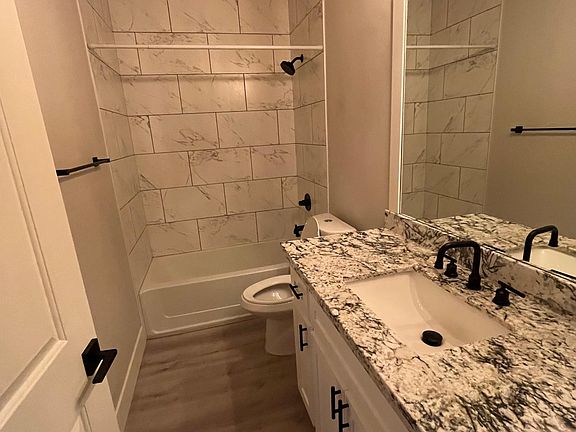 5th image of 608 Jardin Ct