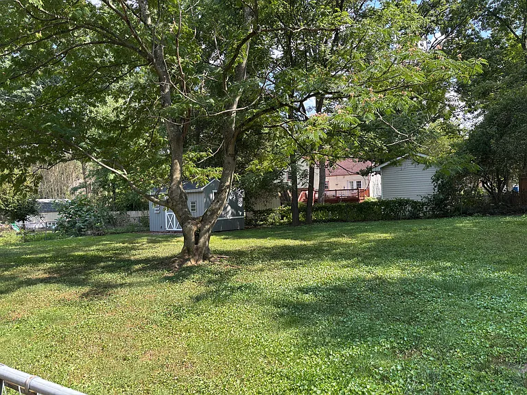 11155 Guilford Rd — Photo 3