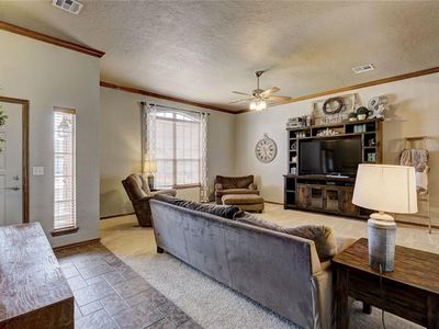 621 E Hillcrest Ln, Mustang, OK, 73064