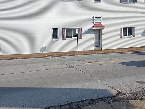 5th image of 237 N Wood River Ave