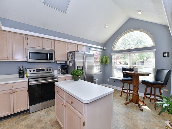3rd image of 1920 Maple Park Dr