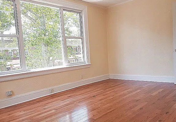 4th image of 421 E 3rd St #1