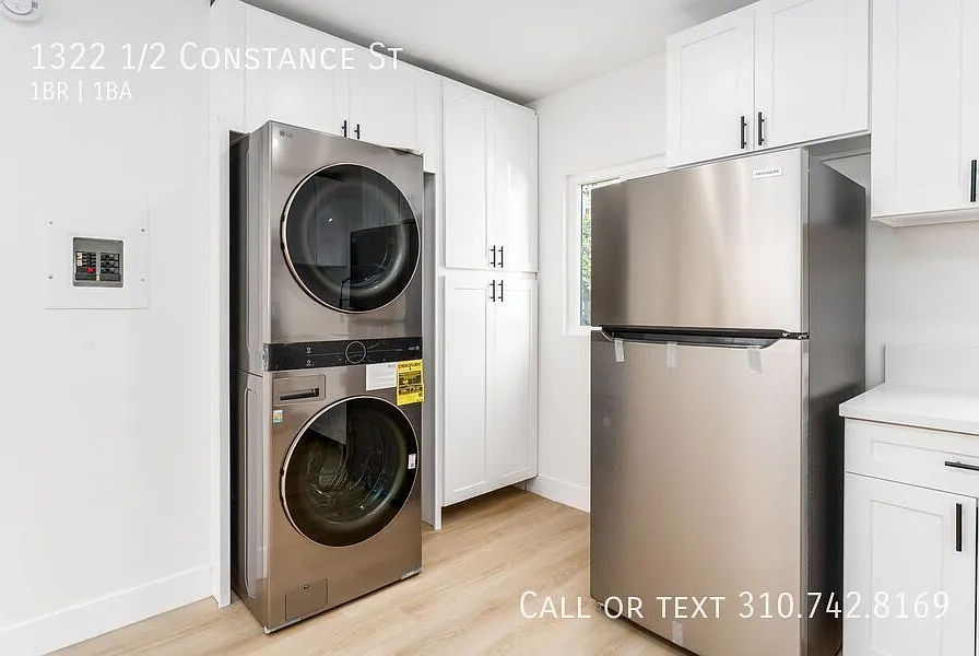 Fully remodeled 1 bedroom bungalow! — Photo 2