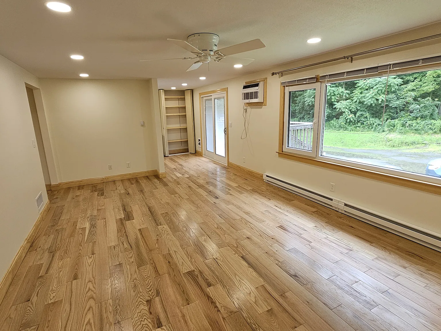 2 bed, 730 sqft, $2,000 — Photo 1